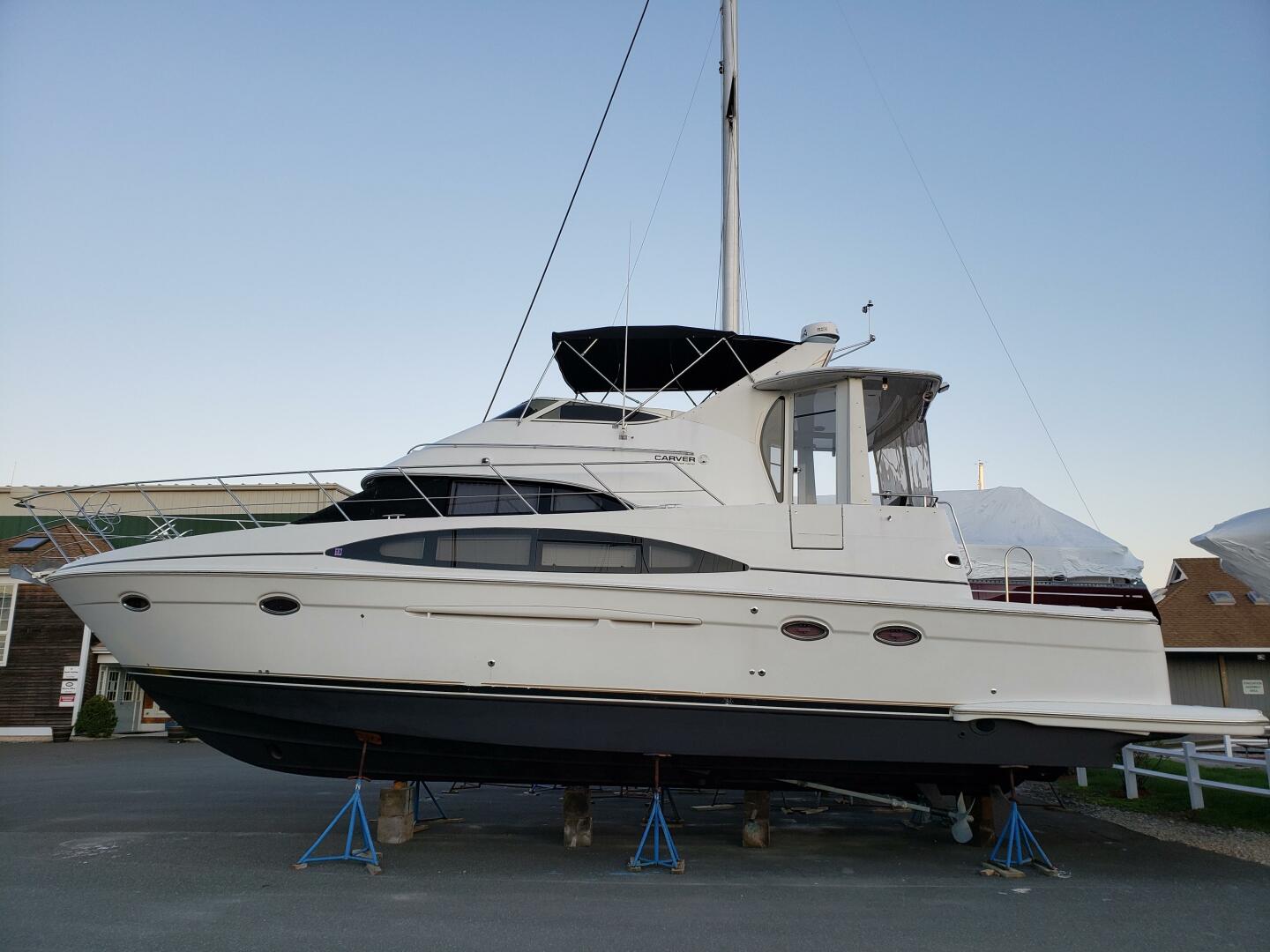 Slide: The Image of Carver 444 Cockpit Motor Yacht 2002 - 5262121