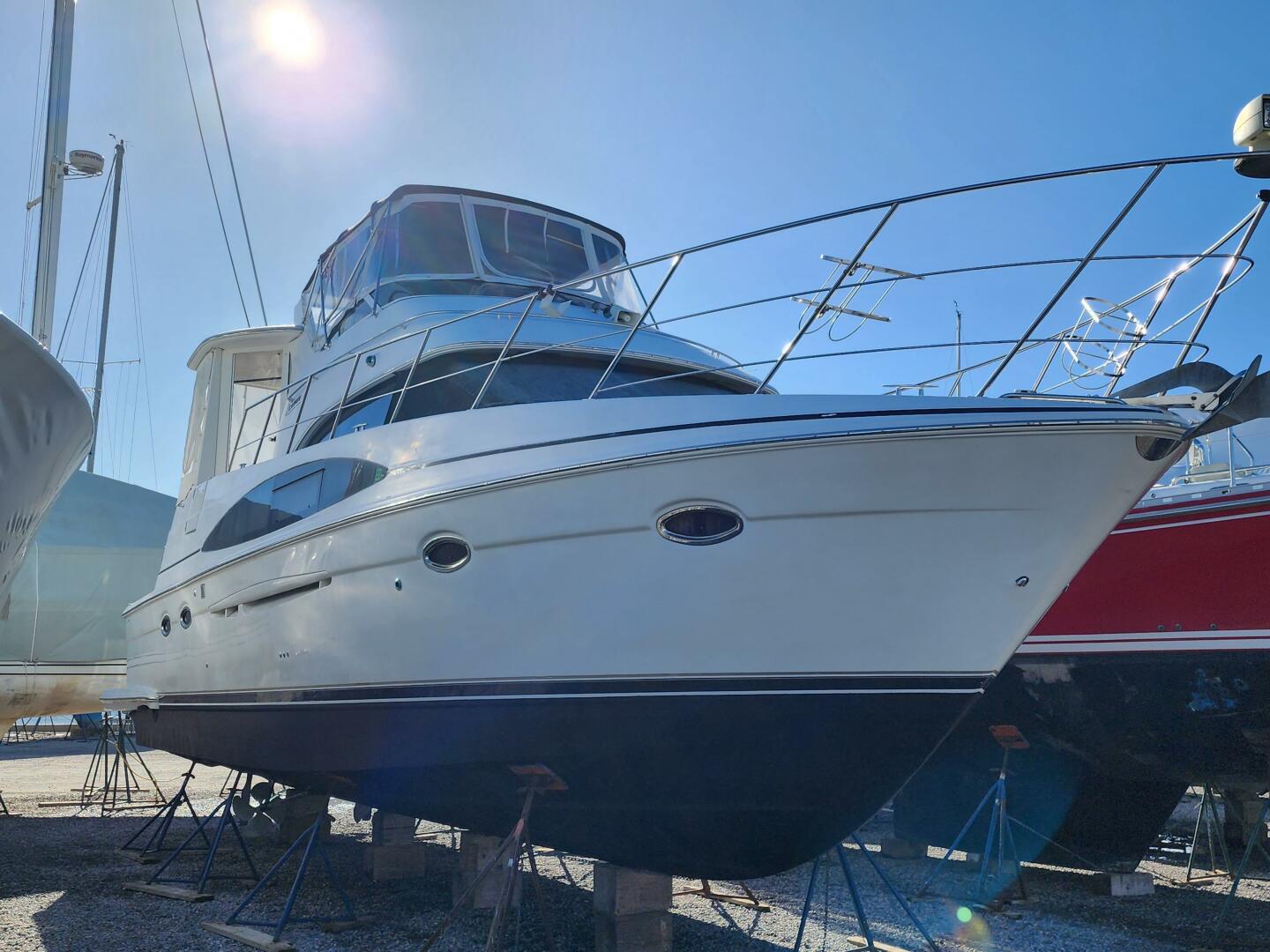 Slide: The Image of Carver 444 Cockpit Motor Yacht 2002 - 5262124