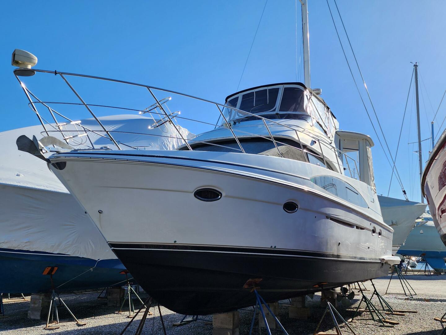 Slide: The Image of Carver 444 Cockpit Motor Yacht 2002 - 5262125