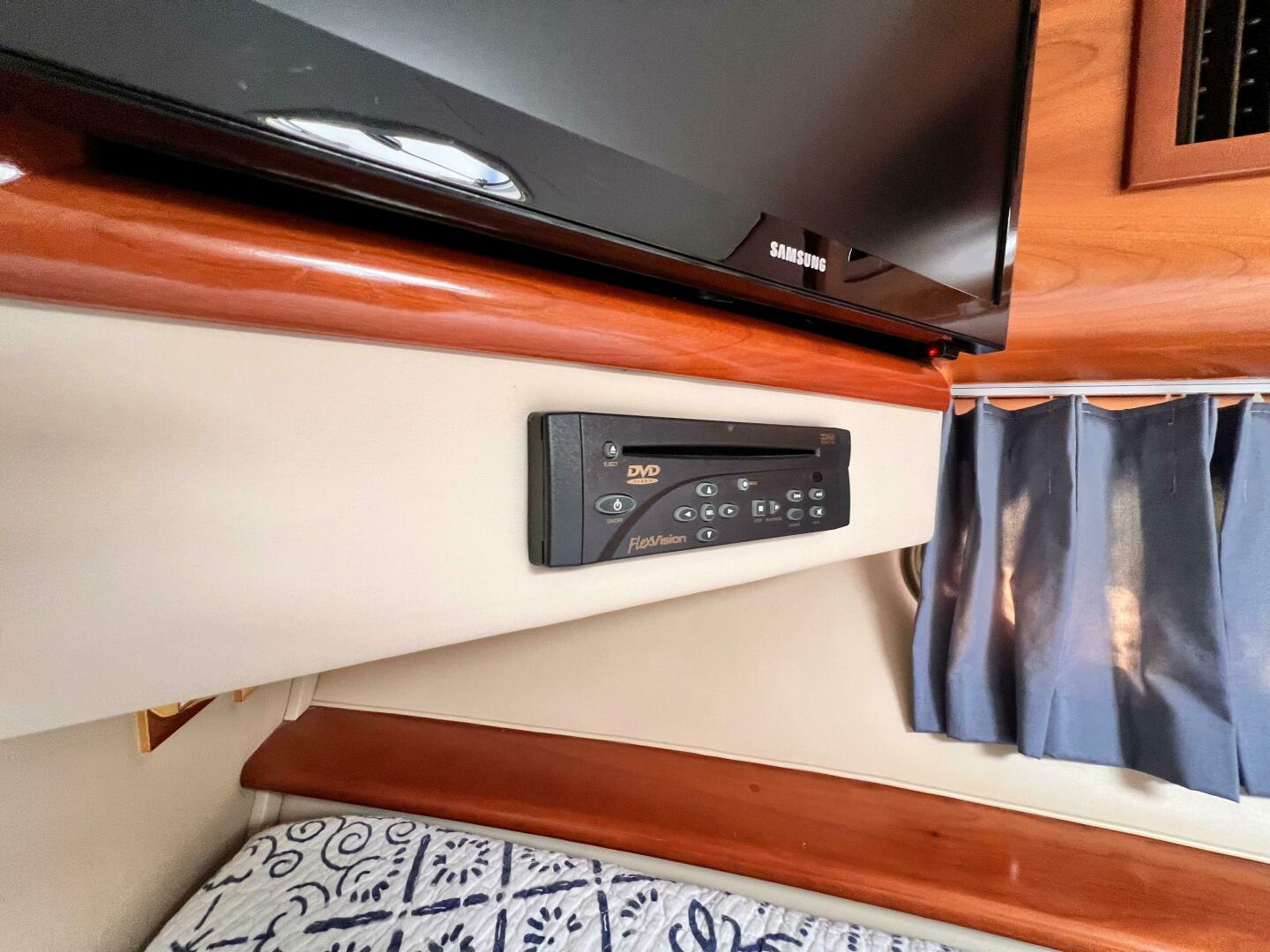 Slide: The Image of Carver 444 Cockpit Motor Yacht 2005 - 4978478