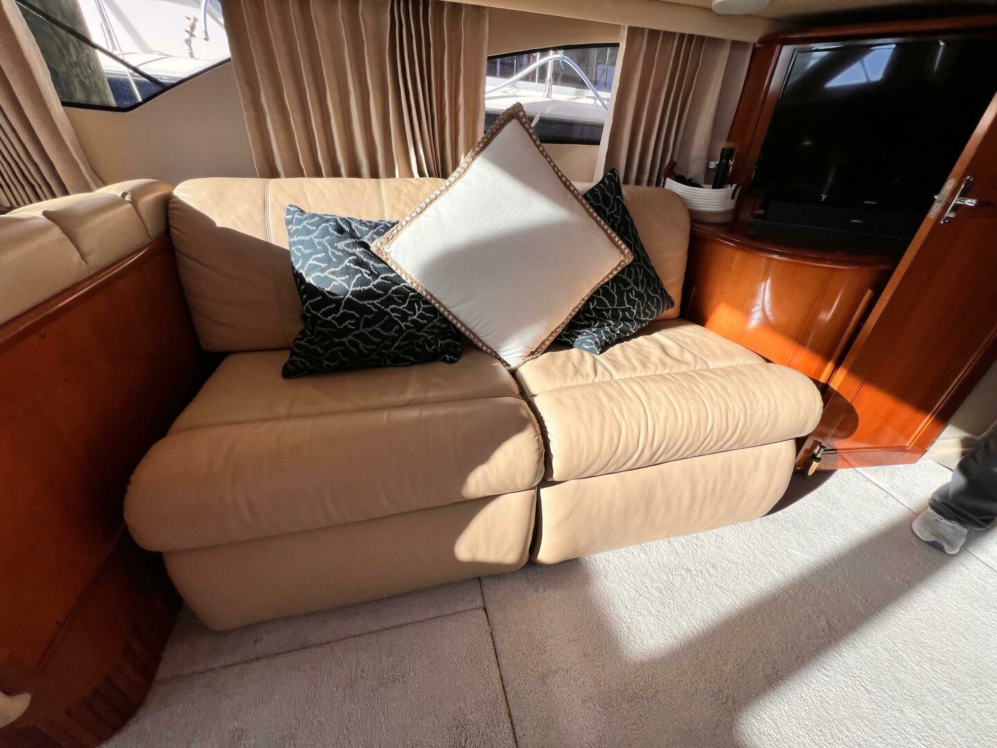 Slide: The Image of Carver 444 Cockpit Motor Yacht 2005 - 4978483