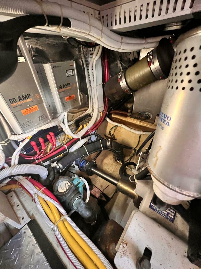 Slide: The Image of Carver 444 Cockpit Motor Yacht 2005 - 4978485