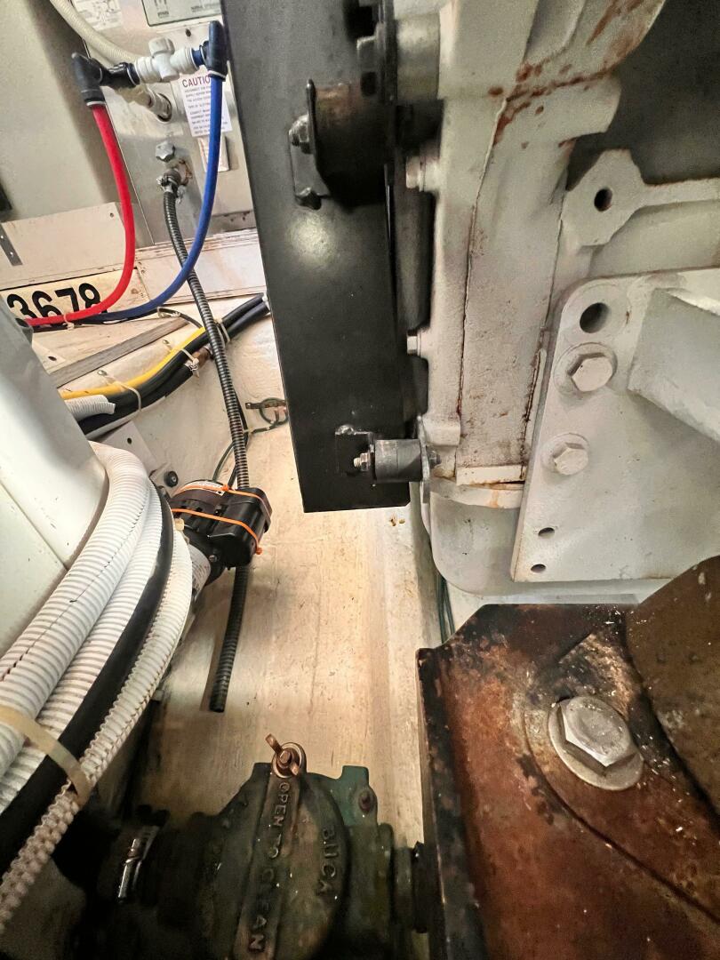 Slide: The Image of Carver 444 Cockpit Motor Yacht 2005 - 4978491