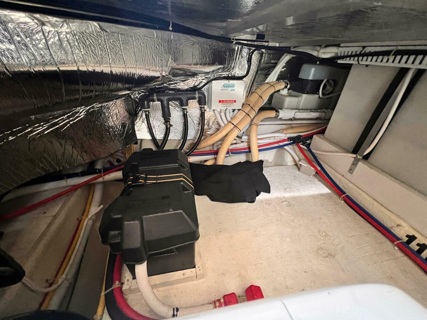 Slide: The Image of Carver 444 Cockpit Motor Yacht 2005 - 4978494