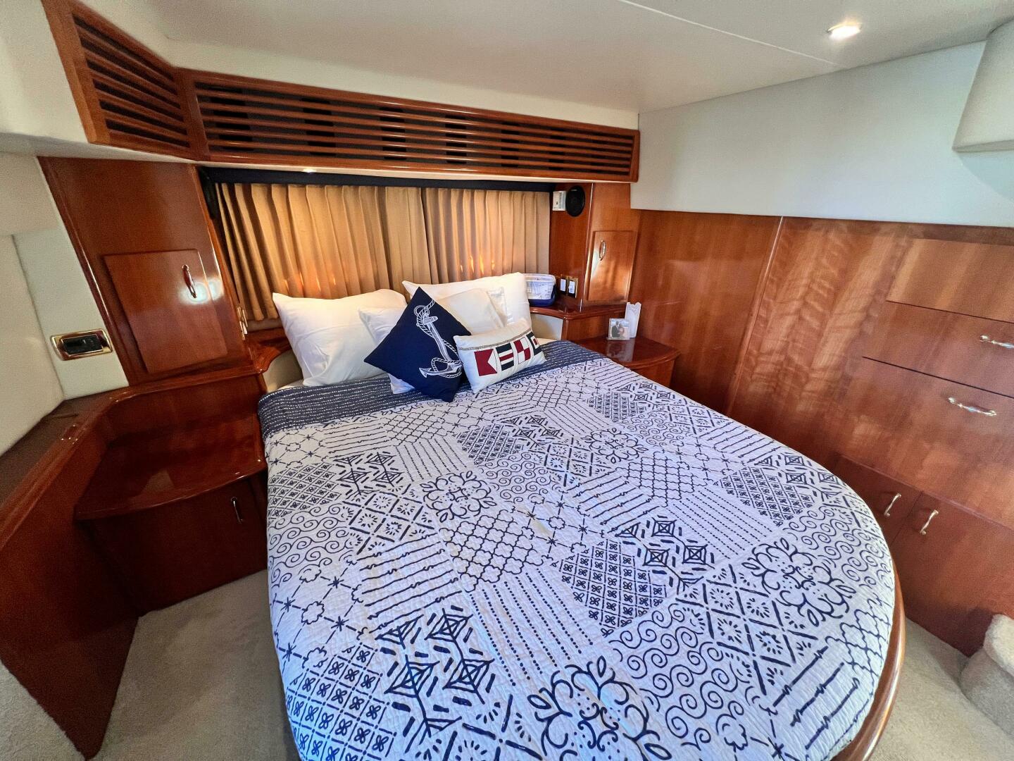 Slide: The Image of Carver 444 Cockpit Motor Yacht 2005 - 4978516