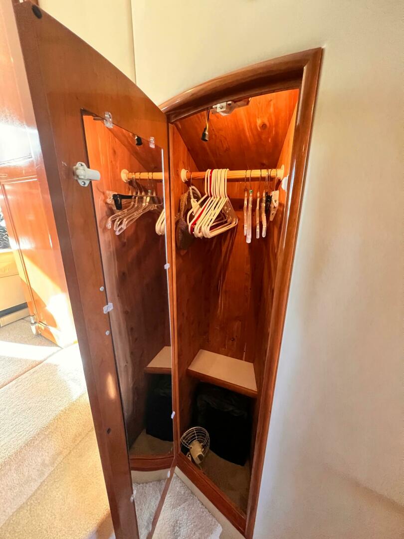 Slide: The Image of Carver 444 Cockpit Motor Yacht 2005 - 4978523