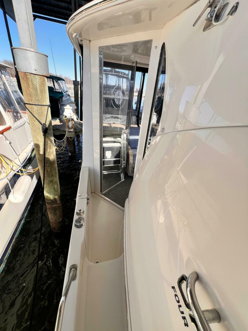 Slide: The Image of Carver 444 Cockpit Motor Yacht 2005 - 4978443
