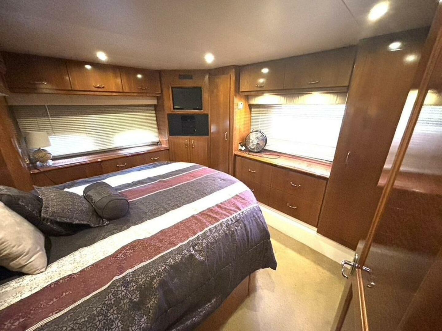 Slide: The Image of Carver 466 Motor Yacht 2004 - 5486424