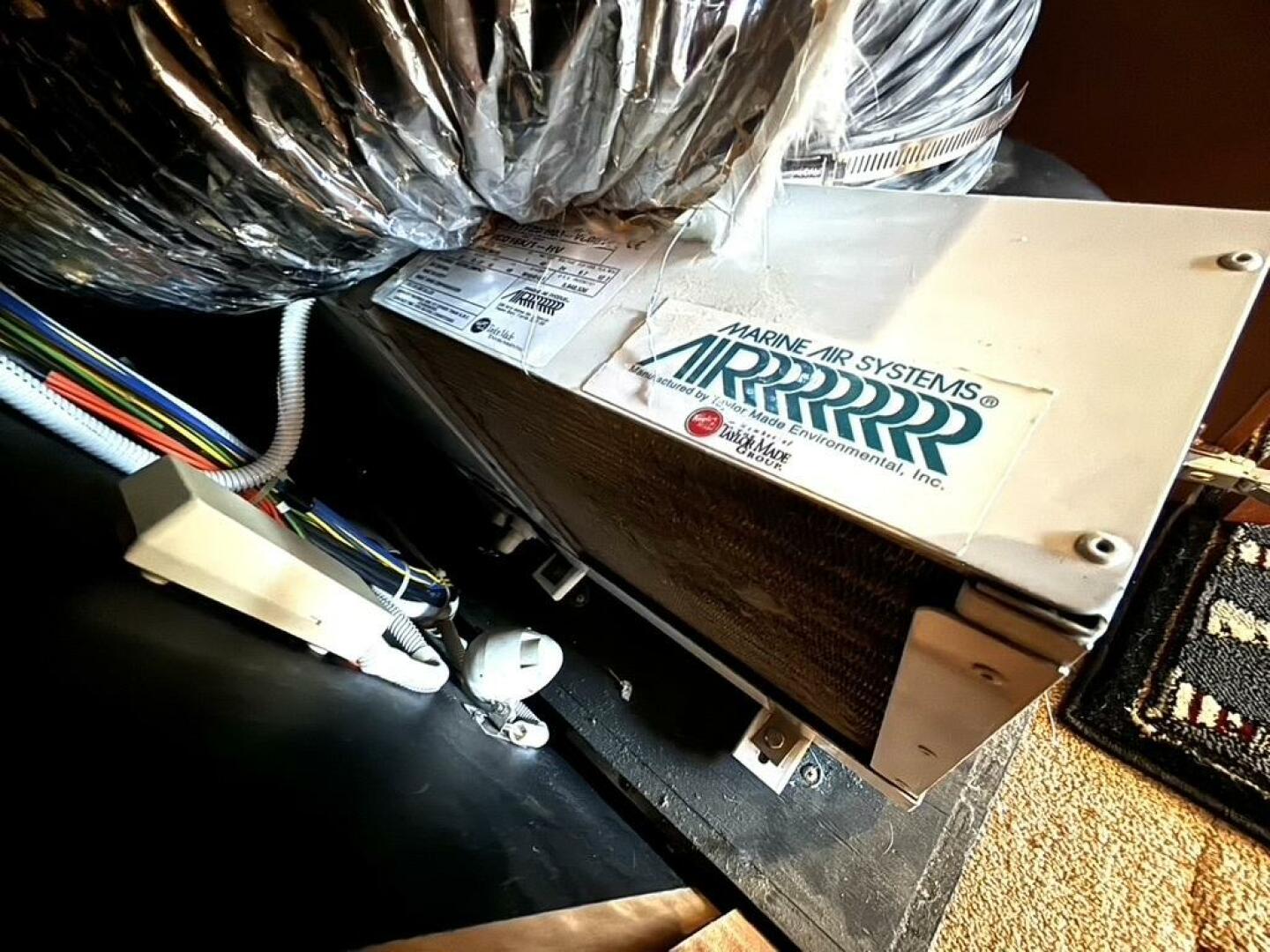 Slide: The Image of Carver 466 Motor Yacht 2004 - 5486431