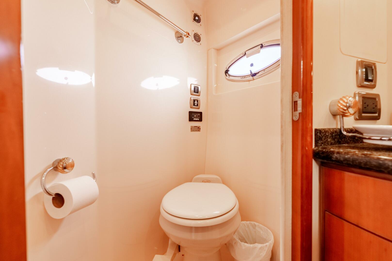 Slide: The Image of Carver 56 Guest vacuflush head - 5065039