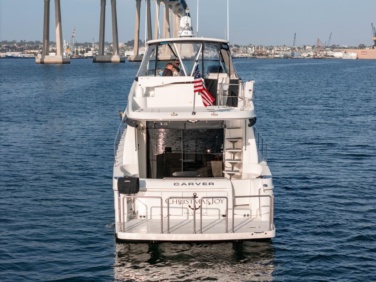 Slide: The Image of Carver 56 Aft showing removable safety rails - 5065041