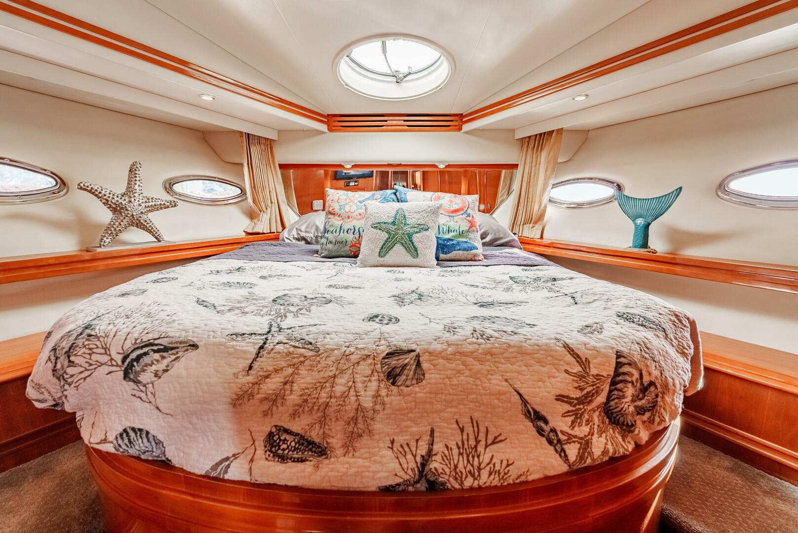 Slide: The Image of Carver 56 VIP Berth Queen Size bed - 5065058