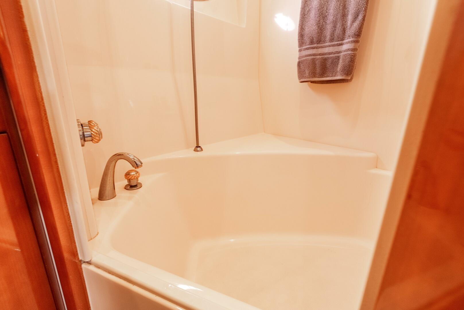Slide: The Image of Carver 56 Bath Tub - 5065076
