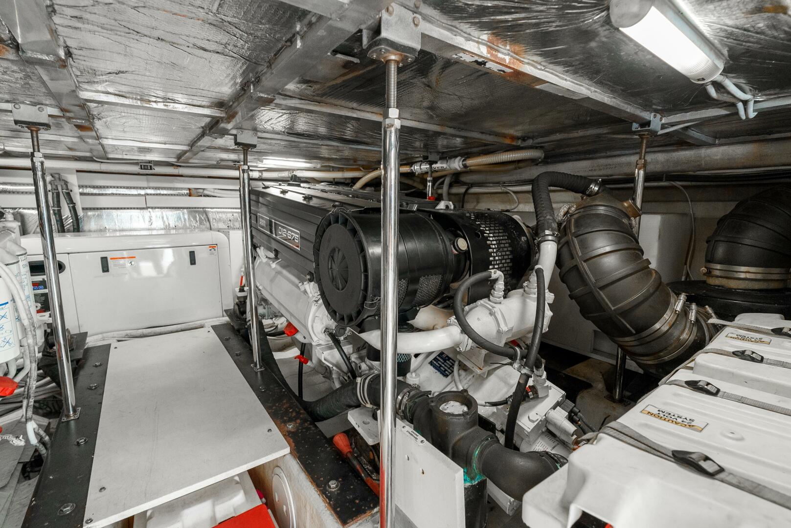 Slide: The Image of Carver 56 Engine compartment - 5065082