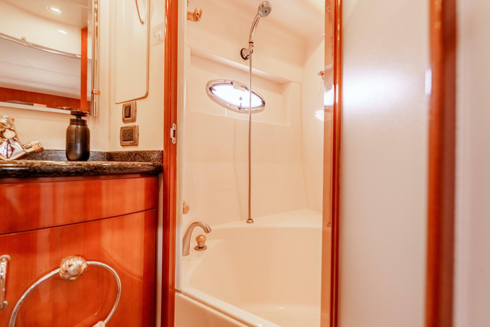 Slide: The Image of Carver 56 Master head Bath Tub - 5065092