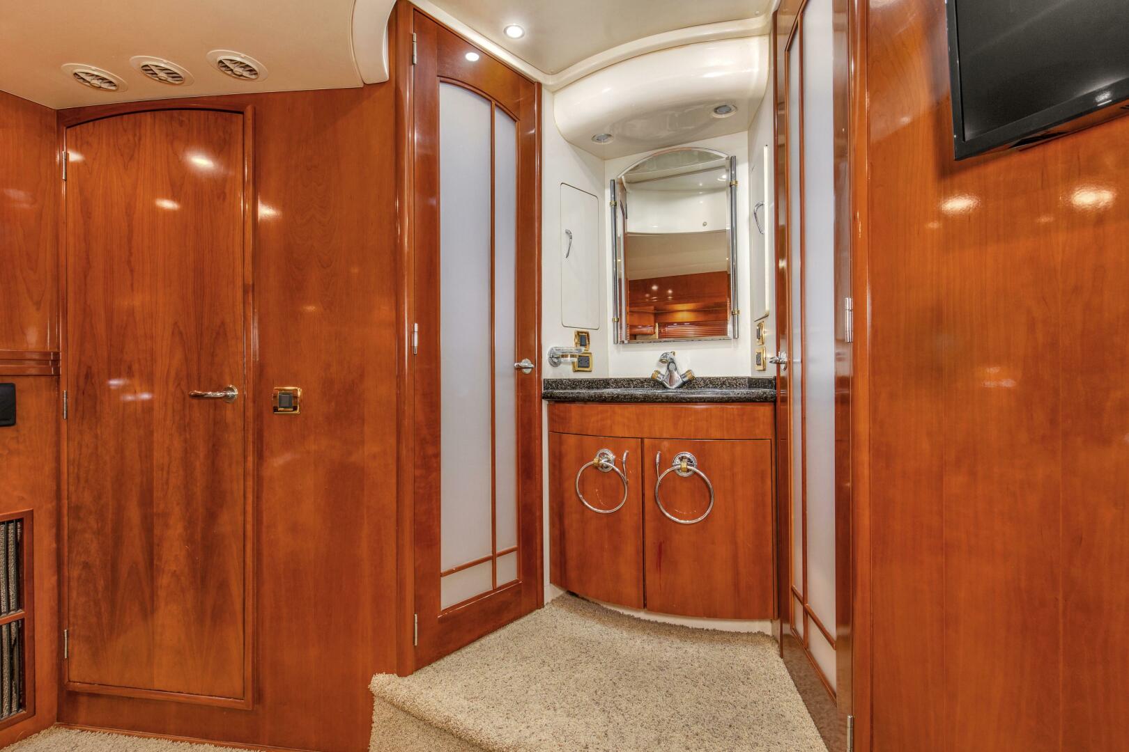 Slide: The Image of 2003 57' Carver 570 Voyager Beautiful Master Head (2) - 4317397