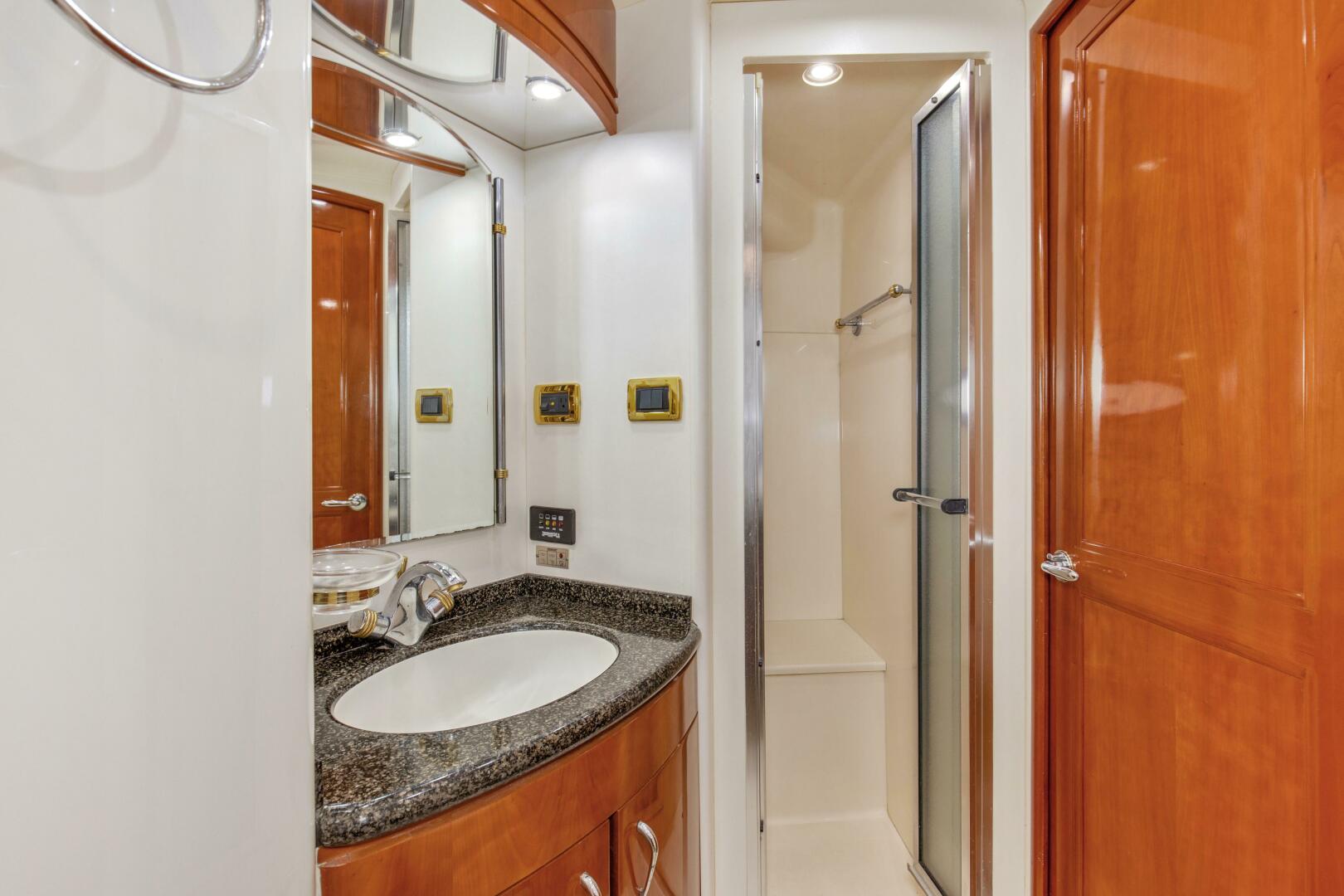 Slide: The Image of 2003 57' Carver 570 Voyager Beautiful Guest Head - 4317401