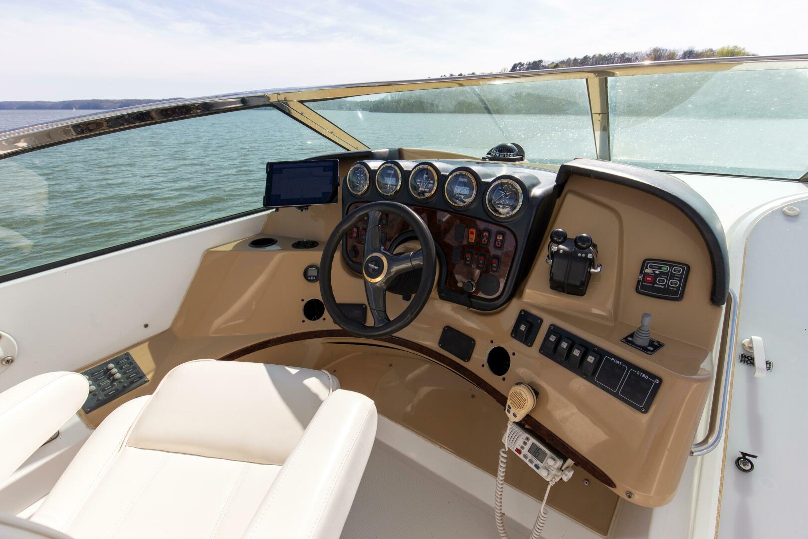 Slide: The Image of 2003 57' Carver 570 Voyager Beautiful Upper Helm (2) - 4317404
