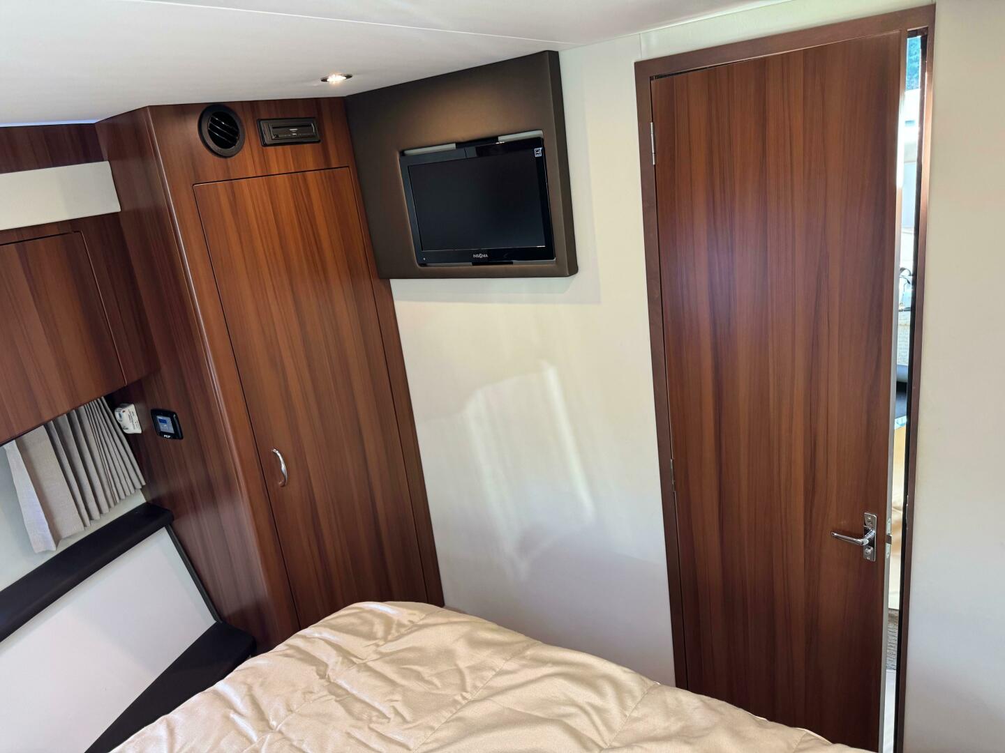 Slide: The Image of Carver C37 2014 - 5270169