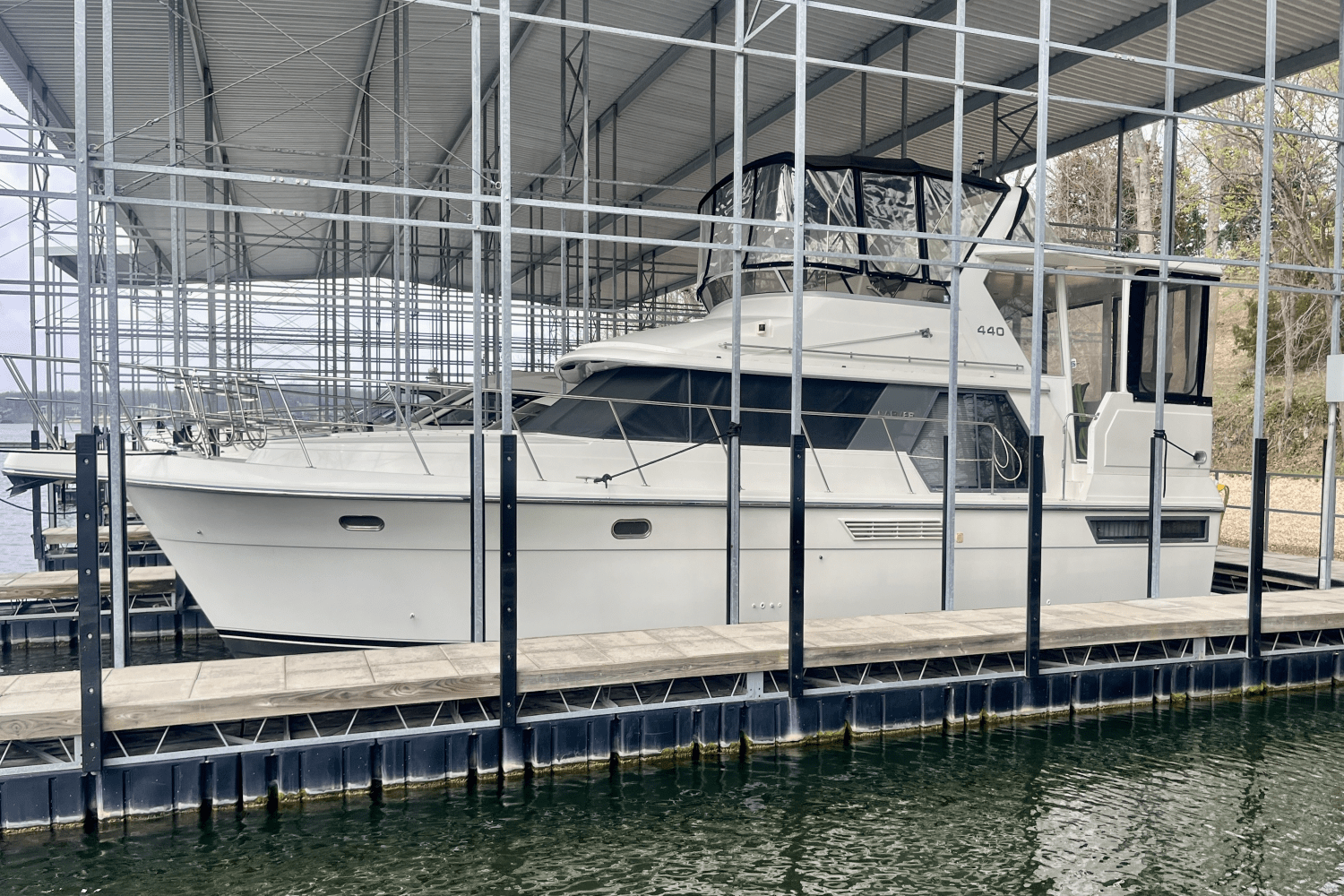 Slide: The Image of Carver Yachts 440 AFT CABIN MOTOR YACHT 1995 - 1