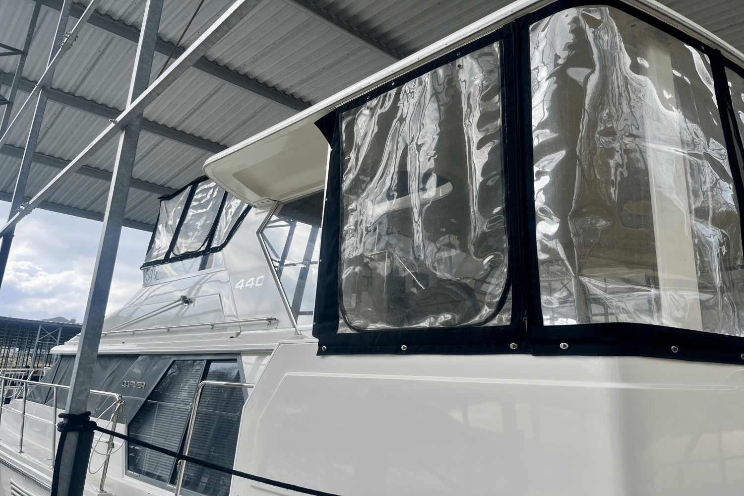 Slide: The Image of Carver Yachts 440 AFT CABIN MOTOR YACHT 1995 - 10