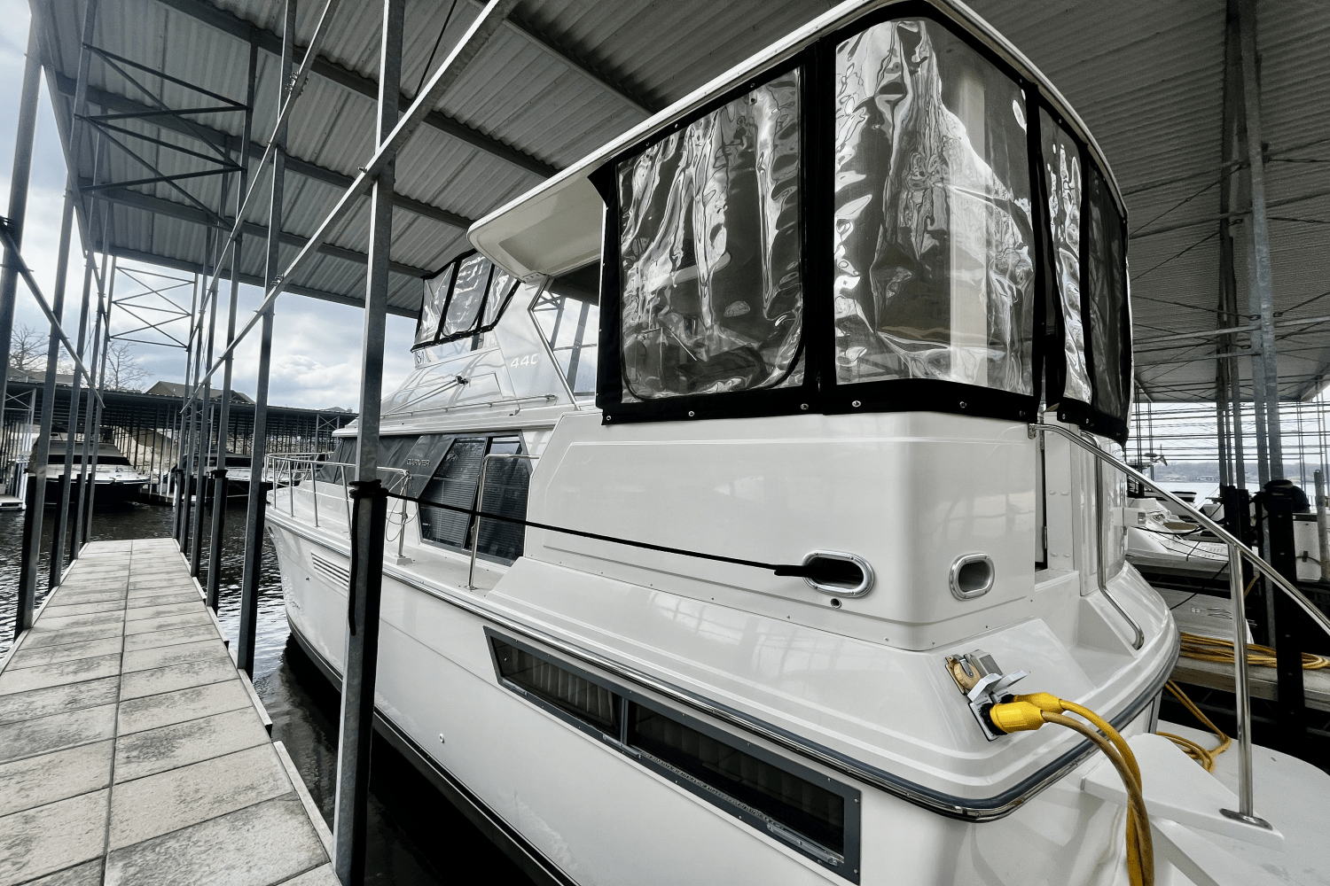 Slide: The Image of Carver Yachts 440 AFT CABIN MOTOR YACHT 1995 - 11