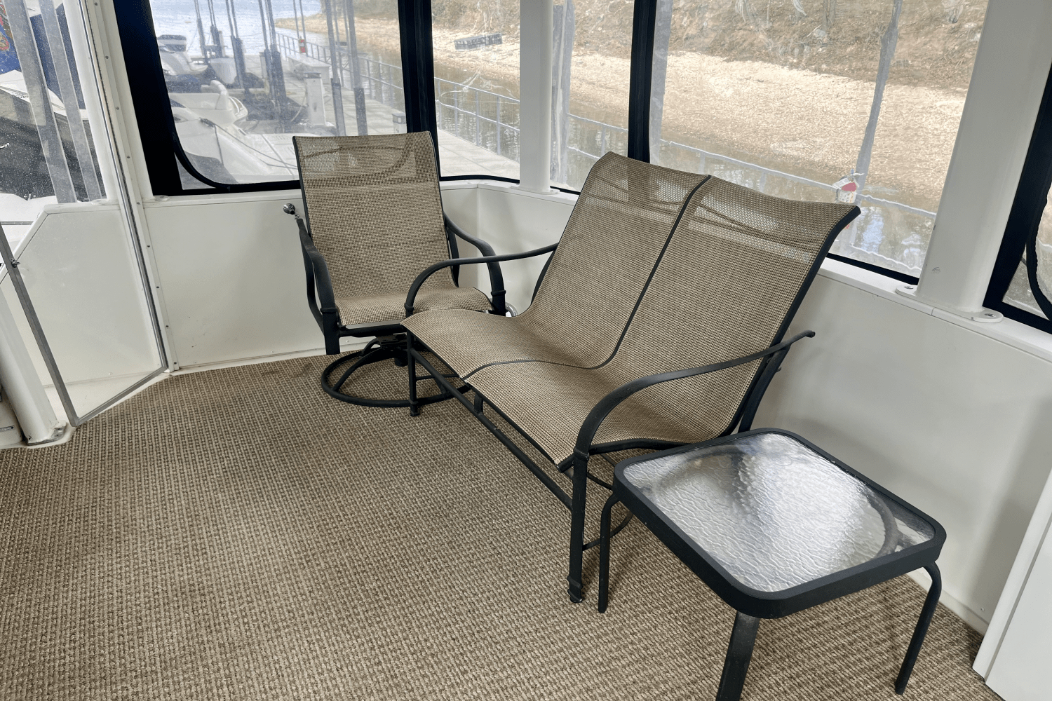 Slide: The Image of Carver Yachts 440 AFT CABIN MOTOR YACHT 1995 - 16