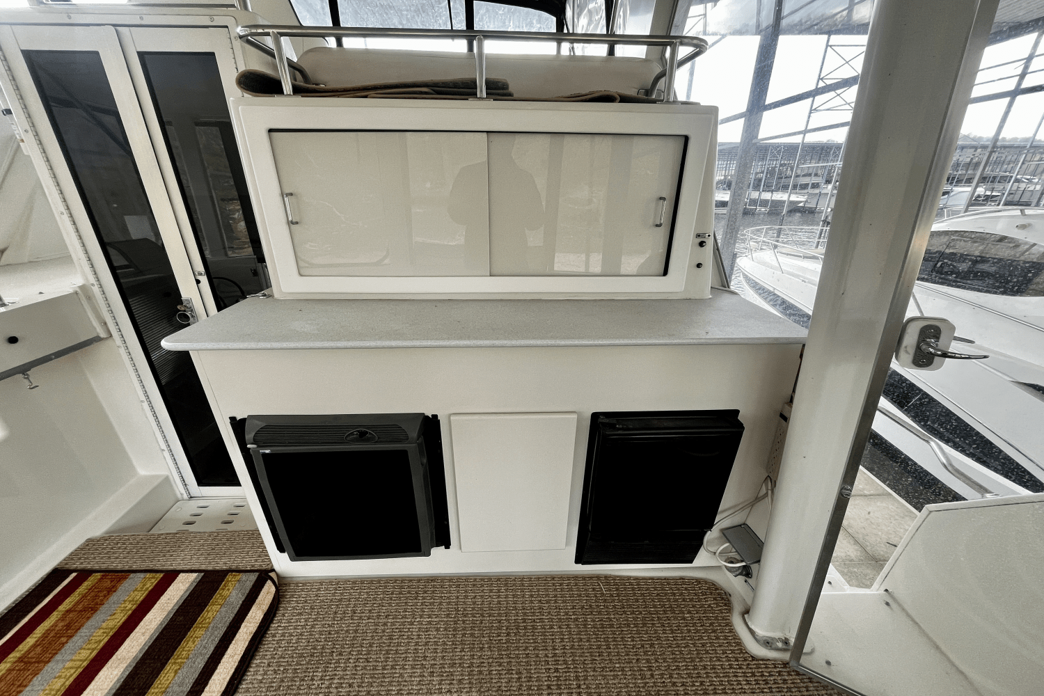 Slide: The Image of Carver Yachts 440 AFT CABIN MOTOR YACHT 1995 - 17