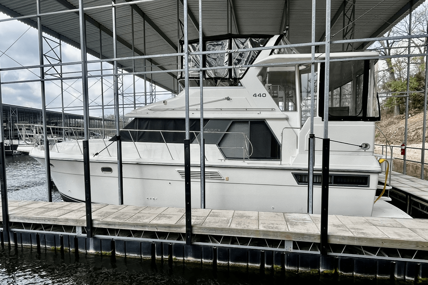 Slide: The Image of Carver Yachts 440 AFT CABIN MOTOR YACHT 1995 - 2