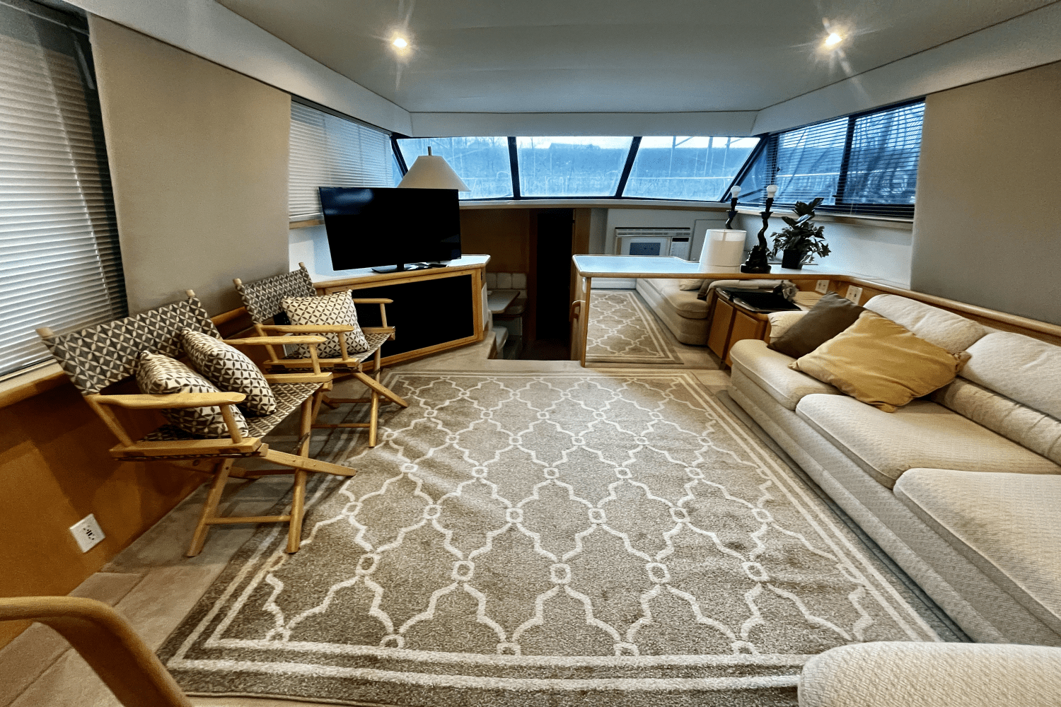 Slide: The Image of Carver Yachts 440 AFT CABIN MOTOR YACHT 1995 - 23