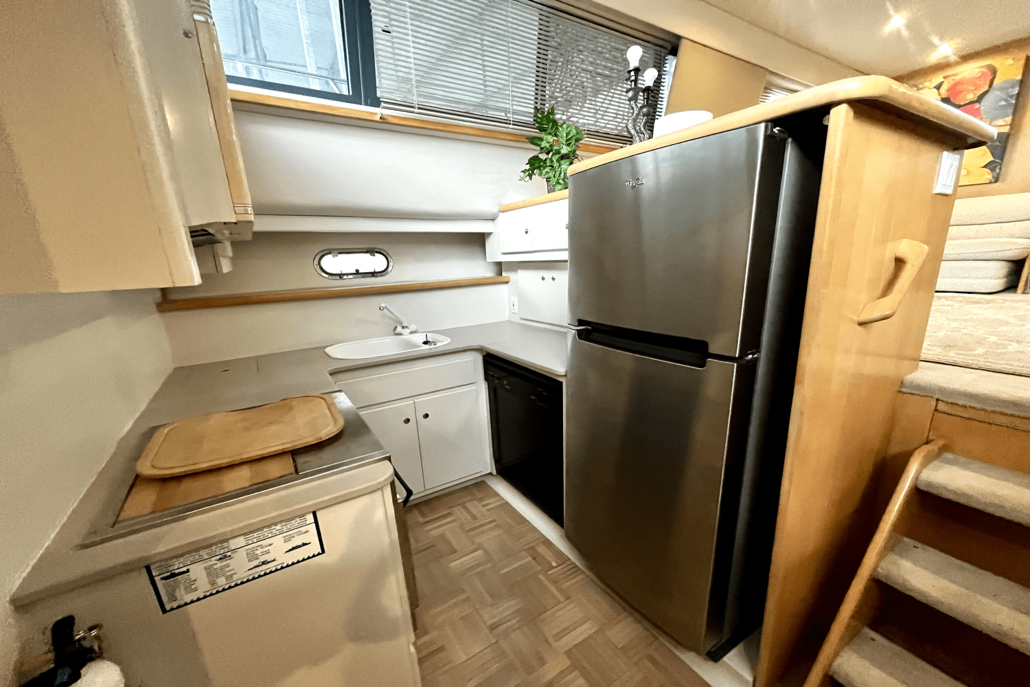 Slide: The Image of Carver Yachts 440 AFT CABIN MOTOR YACHT 1995 - 30