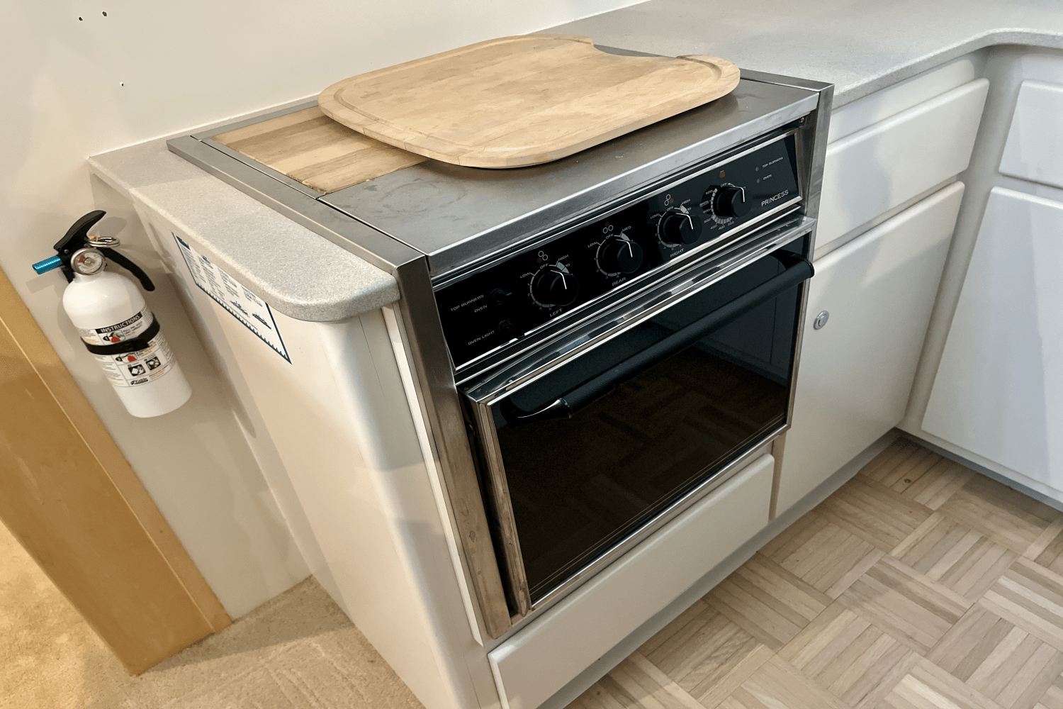 Slide: The Image of Carver Yachts 440 AFT CABIN MOTOR YACHT 1995 - 31