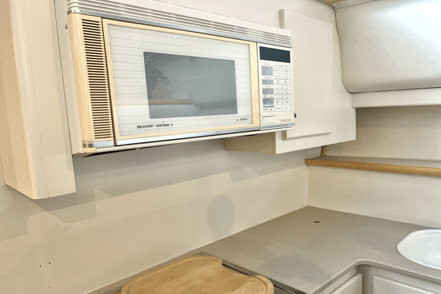 Slide: The Image of Carver Yachts 440 AFT CABIN MOTOR YACHT 1995 - 32