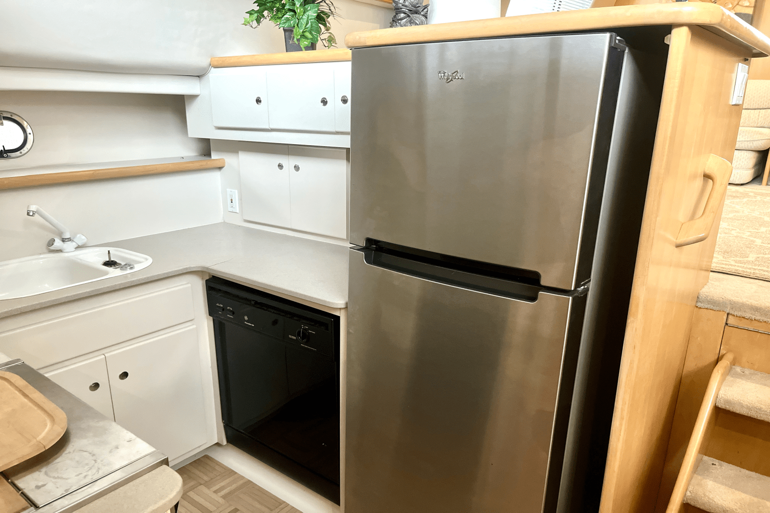 Slide: The Image of Carver Yachts 440 AFT CABIN MOTOR YACHT 1995 - 34