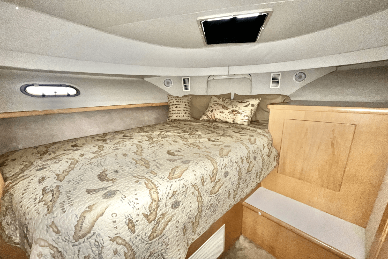 Slide: The Image of Carver Yachts 440 AFT CABIN MOTOR YACHT 1995 - 38