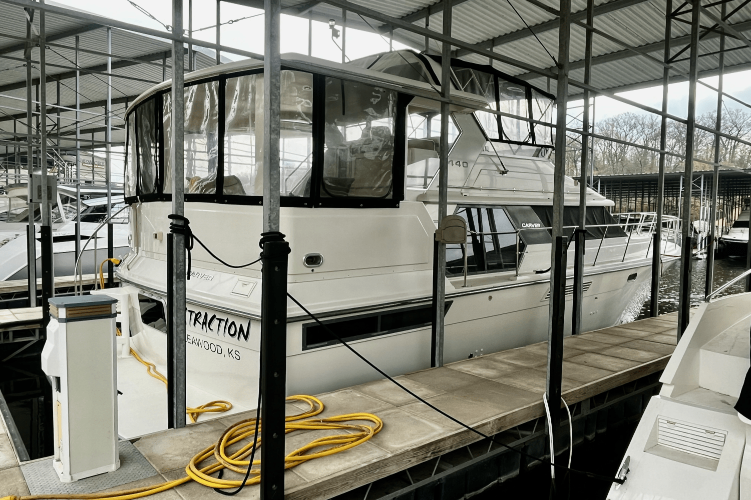 Slide: The Image of Carver Yachts 440 AFT CABIN MOTOR YACHT 1995 - 4