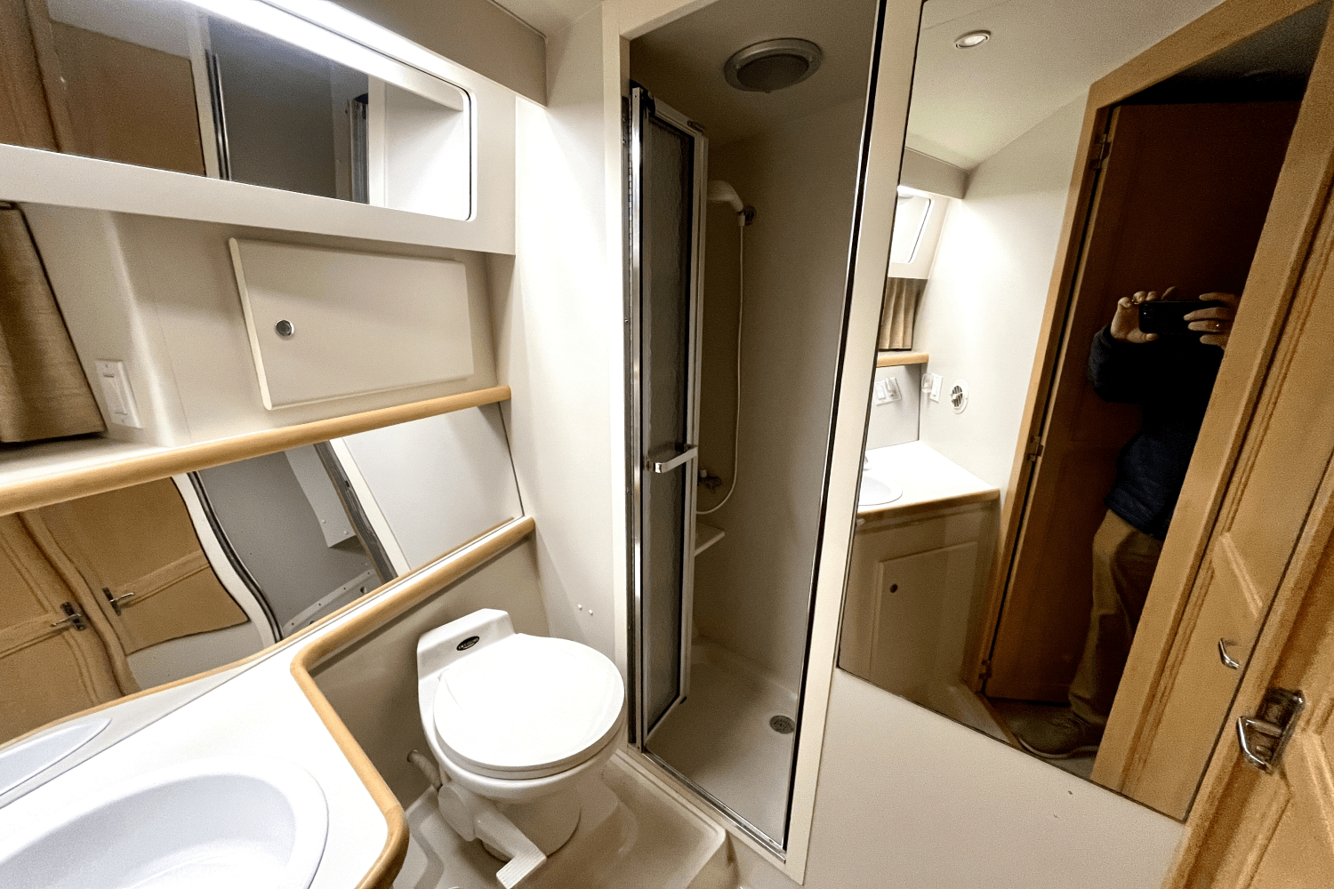 Slide: The Image of Carver Yachts 440 AFT CABIN MOTOR YACHT 1995 - 40