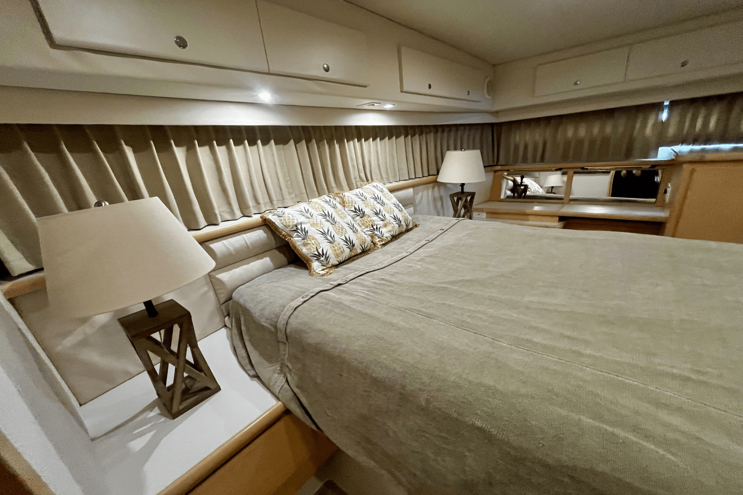 Slide: The Image of Carver Yachts 440 AFT CABIN MOTOR YACHT 1995 - 42