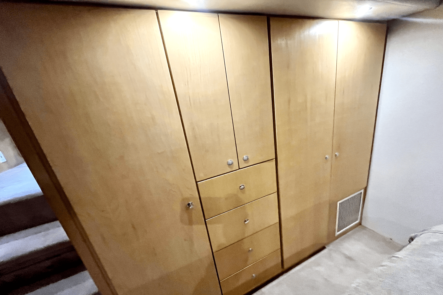 Slide: The Image of Carver Yachts 440 AFT CABIN MOTOR YACHT 1995 - 43
