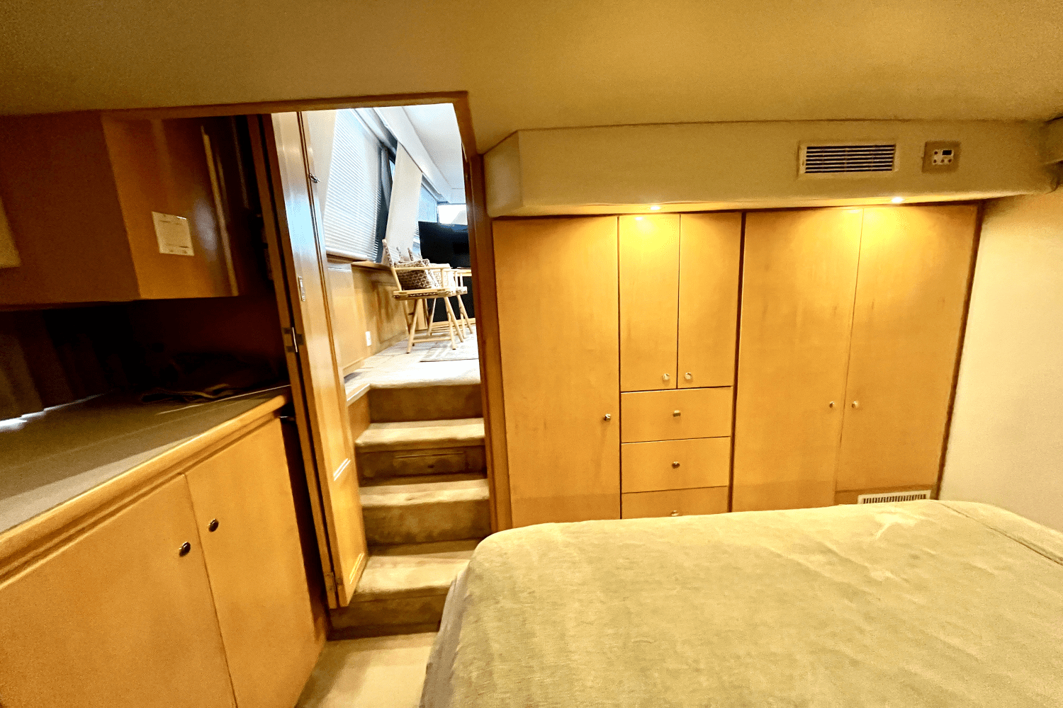 Slide: The Image of Carver Yachts 440 AFT CABIN MOTOR YACHT 1995 - 44