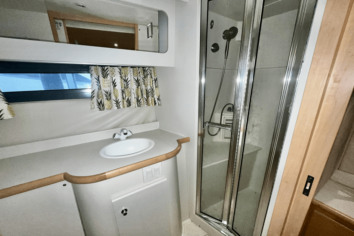 Slide: The Image of Carver Yachts 440 AFT CABIN MOTOR YACHT 1995 - 47