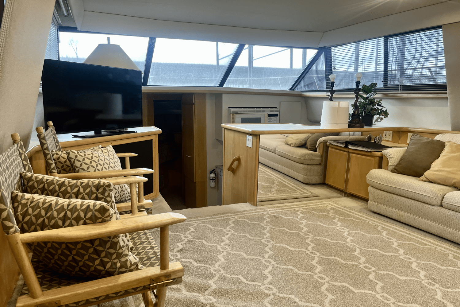 Slide: The Image of Carver Yachts 440 AFT CABIN MOTOR YACHT 1995 - 48