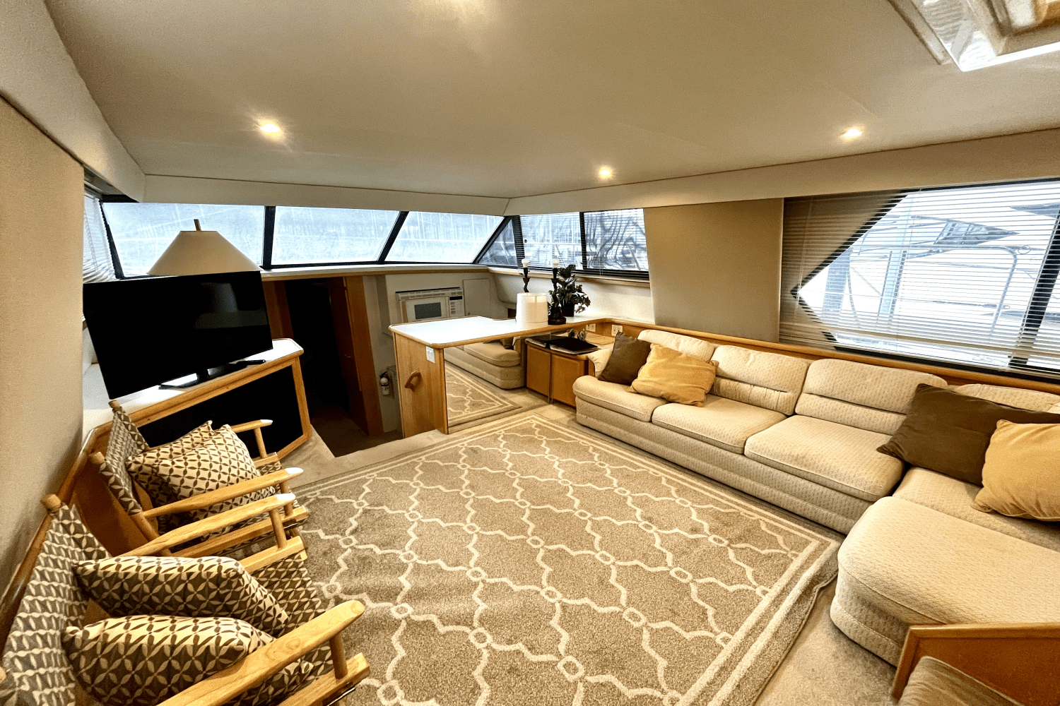 Slide: The Image of Carver Yachts 440 AFT CABIN MOTOR YACHT 1995 - 49