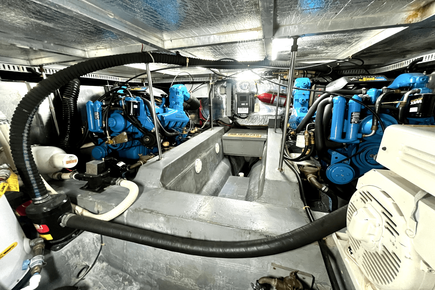 Slide: The Image of Carver Yachts 440 AFT CABIN MOTOR YACHT 1995 - 50