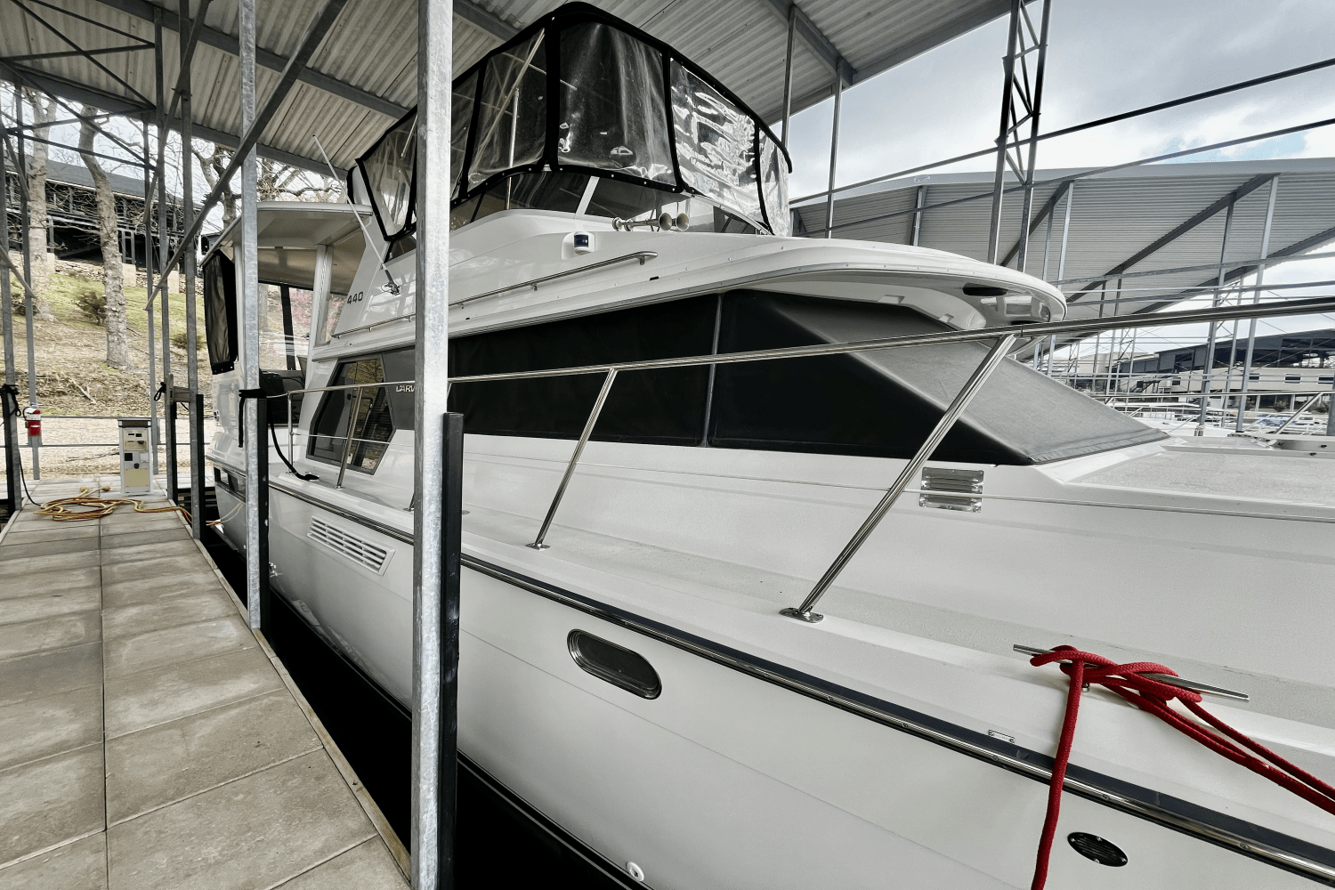 Slide: The Image of Carver Yachts 440 AFT CABIN MOTOR YACHT 1995 - 9