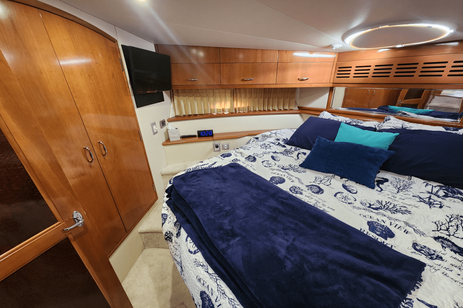 Slide: The Image of Carver Yachts 466 MY 2007 - 10