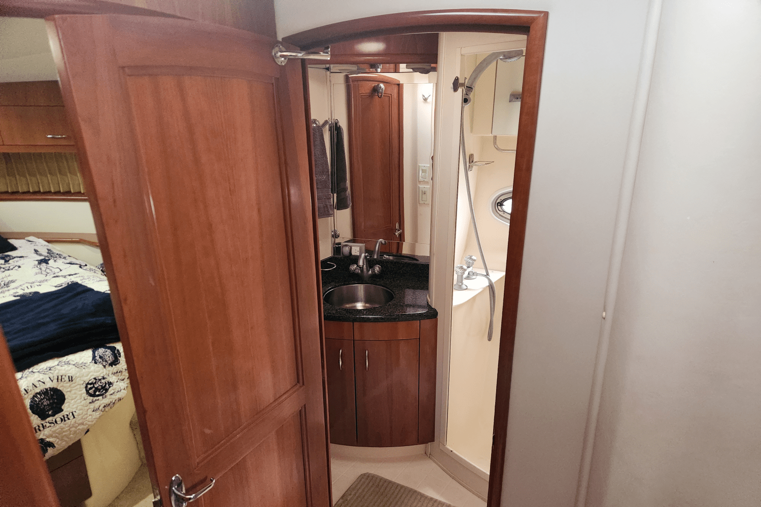 Slide: The Image of Carver Yachts 466 MY 2007 - 12