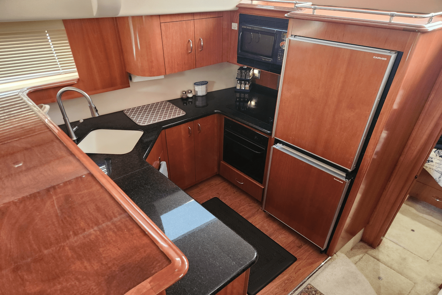 Slide: The Image of Carver Yachts 466 MY 2007 - 13