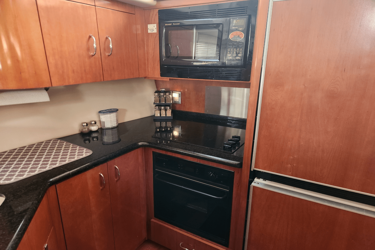 Slide: The Image of Carver Yachts 466 MY 2007 - 14