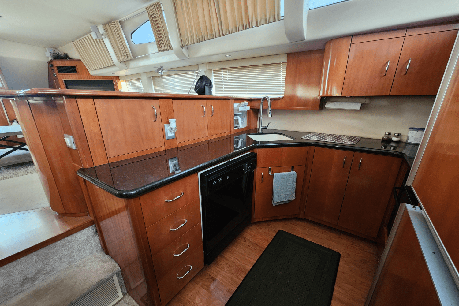 Slide: The Image of Carver Yachts 466 MY 2007 - 15